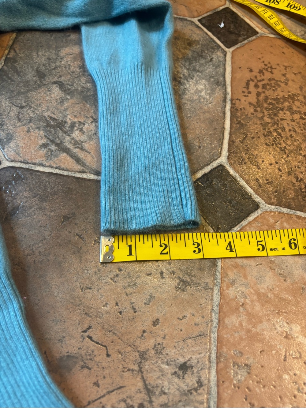 Vintage Bloomingdale’s 100% Cashmere Blue V Neck Knit Sweater Womens M Soft - Picture 9 of 10